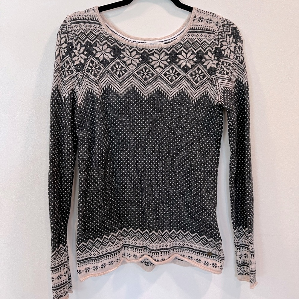 Soft Fair Aisle Sweater w/ Snowflake Pattern